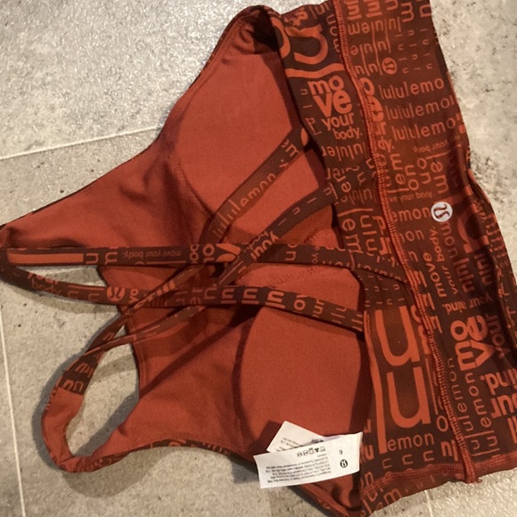 Lululemon athletica - Picture 11 of 12